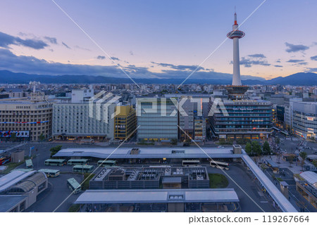 黃昏的京都塔（JR京都站） 119267664