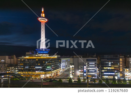 Beautiful night view and Kyoto Tower illumination (JR Kyoto Station) Beautiful night view and Kyoto Tower illumination (JR Kyoto Station) 119267680