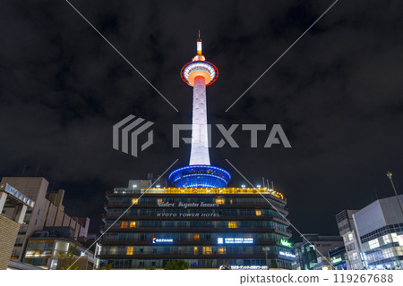 美麗的夜景和京都塔的燈光 119267688