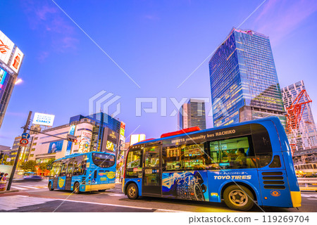 Tokyo cityscape in Japan, overlooking the SHIBUYA community bus HACHIKO in front of Shibuya Station 119269704