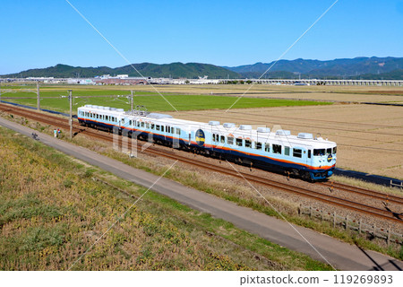 413系列13,000英尺的故事運行在福井縣快樂線福井蘆原溫泉站 - 丸岡站五過橋/丸岡直道 119269893