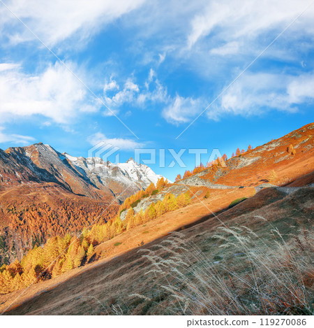 Fantastic autumn landscape at Grossglockner High Alpine Road with Grossglockner mountaine Fantastic autumn landscape at Grossglockner High Alpine Road with Grossglockner mountaine 119270086
