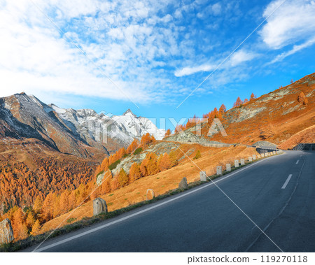 Picturesque autumn landscape at Grossglockner High Alpine Road with Grossglockner mountaine Picturesque autumn landscape at Grossglockner High Alpine Road with Grossglockner mountaine 119270118