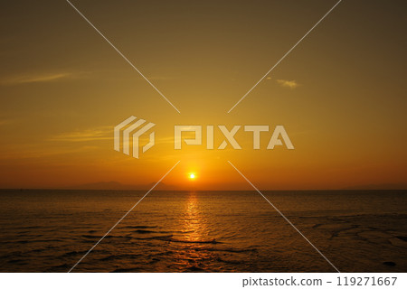 Quiet dawn of the Ariake Sea 119271667
