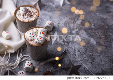 Hot chocolate with snowman marshmallow 119273692