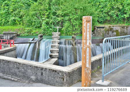 [Higashiyama cylindrical water distribution tank] Higashiyama, Uozu City, Toyama Prefecture 119276689