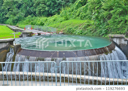 [Higashiyama cylindrical water distribution tank] Higashiyama, Uozu City, Toyama Prefecture 119276693