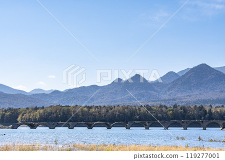 Taushubetsu River Bridge on the former Shihoro Line of the Japanese National Railways on a clear autumn day in Kamishihoro, Hokkaido Taushubetsu River Bridge on the former Shihoro Line of the Japanese National Railways on a clear autumn day in Kamishihoro, Hokkaido 119277001