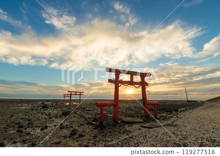 王王神社鳥居和日出(佐賀縣太良町) 王王神社鳥居和日出(佐賀縣太良町) 119277318