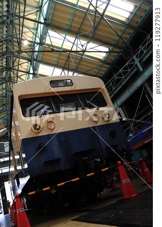 143 series Kumouni 143 baggage and mail car preserved at Nagano General Rolling Stock Center_Photo taken on October 12, 2024 119277913