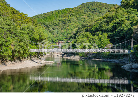 Amagase Bridge, a suspension bridge over the Uji River, Uji City, Kyoto Prefecture 119278272