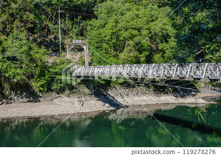 橫跨宇治川的吊橋 天瀨大橋 京都府宇治市 119278276