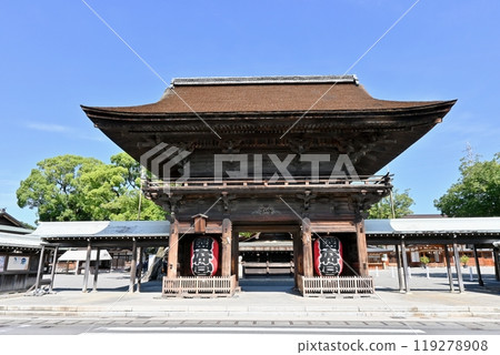 Inazawa Kokufu Shrine Tower Gate 119278908