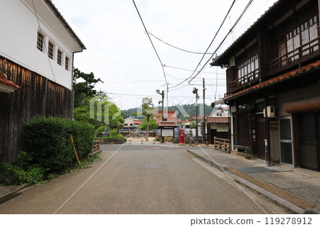 Tottori, Kurayoshi, Scenery with a round mailbox (Kurayoshi White-walled Storehouses, Important Preservation District) Tottori, Kurayoshi, Scenery with a round mailbox (Kurayoshi White-walled Storehouses, Important Preservation District) 119278912