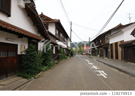 Tottori, Kurayoshi, Scenery with a round mailbox (Kurayoshi White-walled Storehouses, Important Preservation District) 119278913