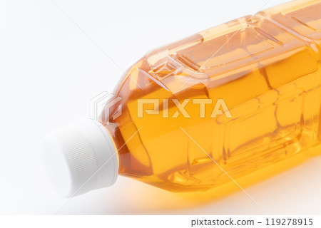 塑膠瓶中綠茶的特寫 119278915