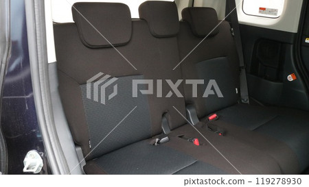 汽車後座 普通汽車座椅 3 人 成人 兒童 通勤或上學 老人 汽車後座 普通汽車座椅 3 人 成人 兒童 通勤或上學 老人 119278930