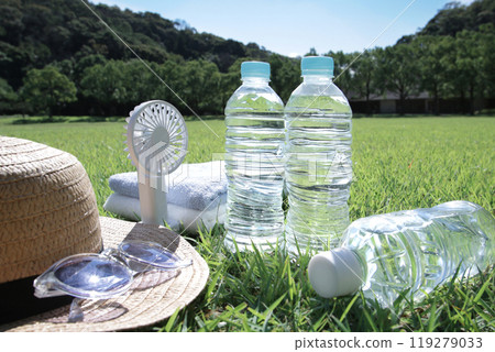 A group image of heat stroke prevention goods taken outdoors A group image of heat stroke prevention goods taken outdoors 119279033