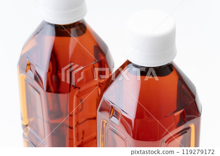 Close-up of oolong tea in a plastic bottle 119279172