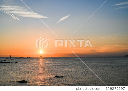 神奈川縣葉山町森戶海岸的日落 神奈川縣葉山町森戶海岸的日落 119279297