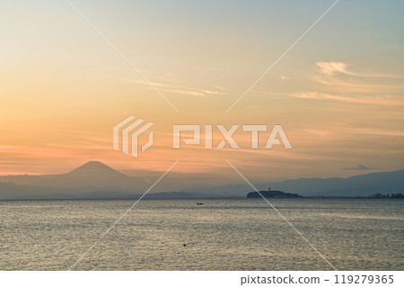 Sunset from Morito Beach in Hayama, Kanagawa Prefecture 119279365