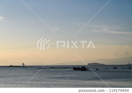 Sunset from Morito Beach in Hayama, Kanagawa Prefecture 119279404
