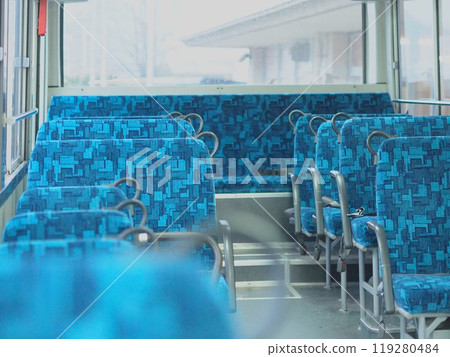 無人巴士內（後座） 119280484