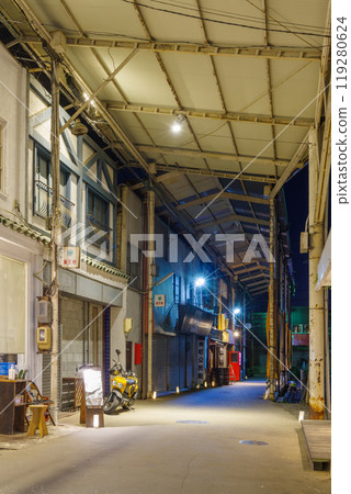 新天地拱廊在晚上，三重縣伊賀市上野 119280624