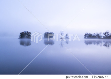 A pure white landscape covered in mist 119280746