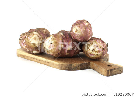 Fresh Jerusalem artichokes on wooden cutting board Fresh Jerusalem artichokes on wooden cutting board 119280867