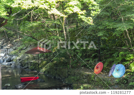 Autumn Kibune River: The murmuring of the river, a tea ceremony umbrella and a bench Autumn Kibune River: The murmuring of the river, a tea ceremony umbrella and a bench 119281277
