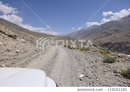 Gravel road in the Pamir Mountains 119281280
