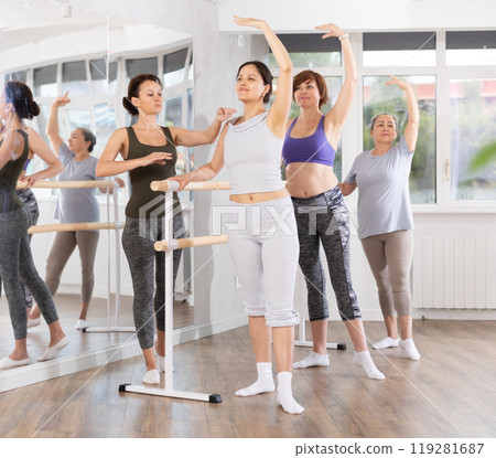 Choreographer coach teaches amateur students to keep their heads straight during ballet lesson 119281687