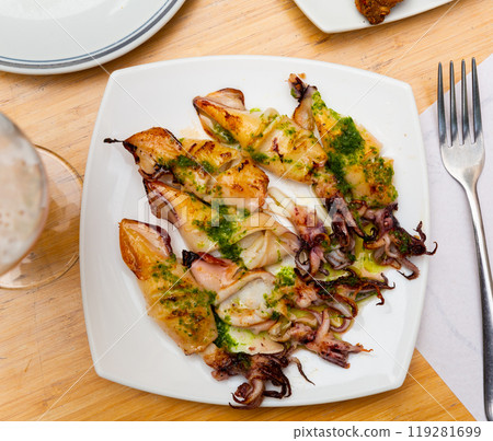 Fried calamari with pesto sauce served in a plate 119281699