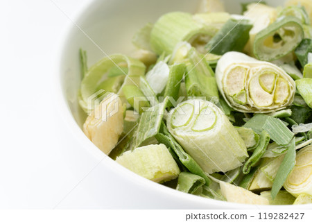 Close-up of freeze-dried chopped leeks 119282427