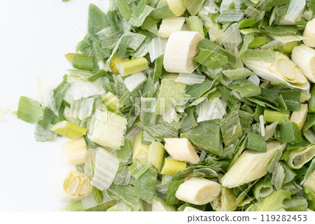 Close-up of freeze-dried chopped leeks 119282453