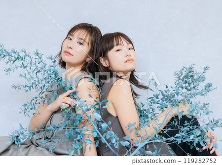 年輕女性的美麗 119282752