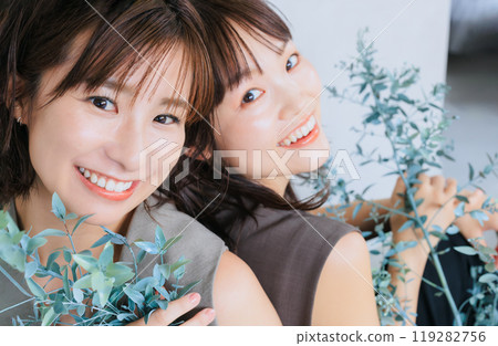 Young women's beauty 119282756