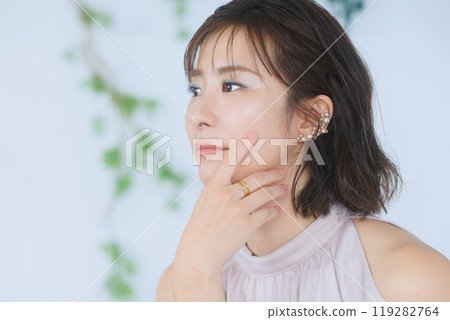 適合年輕女性的美容化妝 119282764