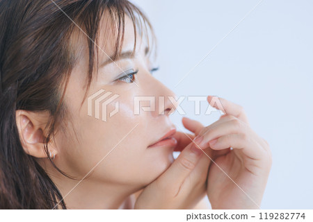 適合年輕女性的美容化妝 119282774