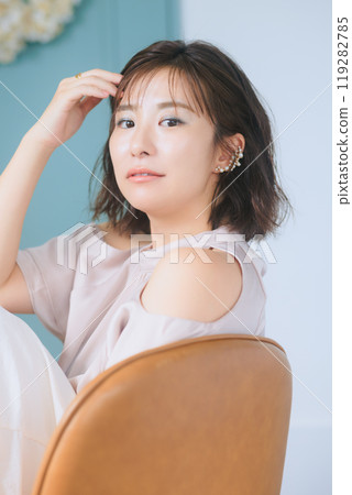 Young women's beauty makeup Young women's beauty makeup 119282785