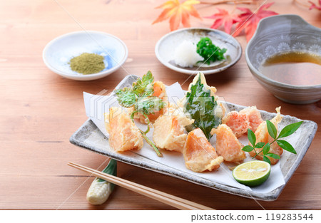 Autumn taste: Persimmon tempura Autumn taste: Persimmon tempura 119283544