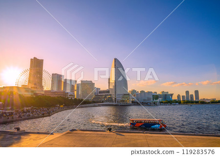 十月的日本橫濱城市景觀。從新光碼頭客船碼頭一側看到的洲際酒店等=13號 十月的日本橫濱城市景觀。從新光碼頭客船碼頭一側看到的洲際酒店等=13號 119283576