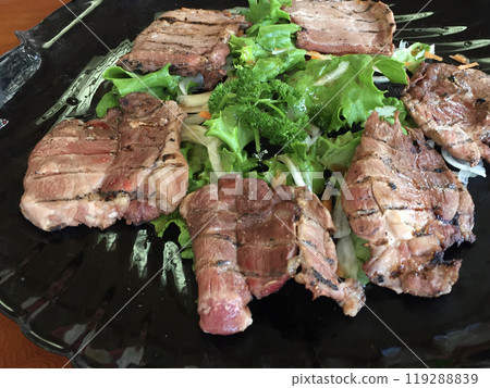 A photo of salt-grilled wild boar meat, a way to enjoy the charms of wild game 119288839