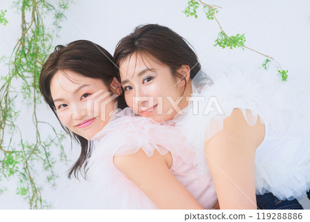 Young women's beauty hair and makeup Young women's beauty hair and makeup 119288886