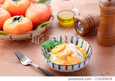 Persimmon and radish salad (with lemon pepper dressing) 119289059
