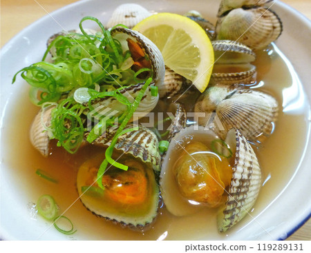 A photo of steamed ark shells in sake, an indispensable New Year dish in the Sanin region. A photo of steamed ark shells in sake, an indispensable New Year dish in the Sanin region. 119289131