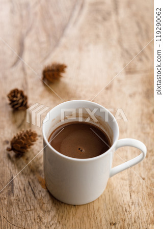 Cup of hot chocolate in white cereamic cup 119290062