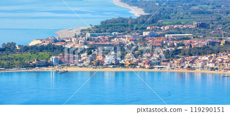Long beach of Schiso on Ionian coast of Sicily, bay of Giardini Naxos, Messina, Italy Long beach of Schiso on Ionian coast of Sicily, bay of Giardini Naxos, Messina, Italy 119290151