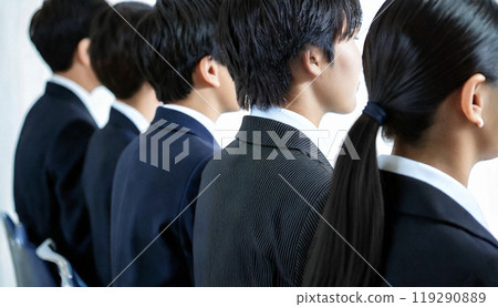 求職者進行集體面試 119290889